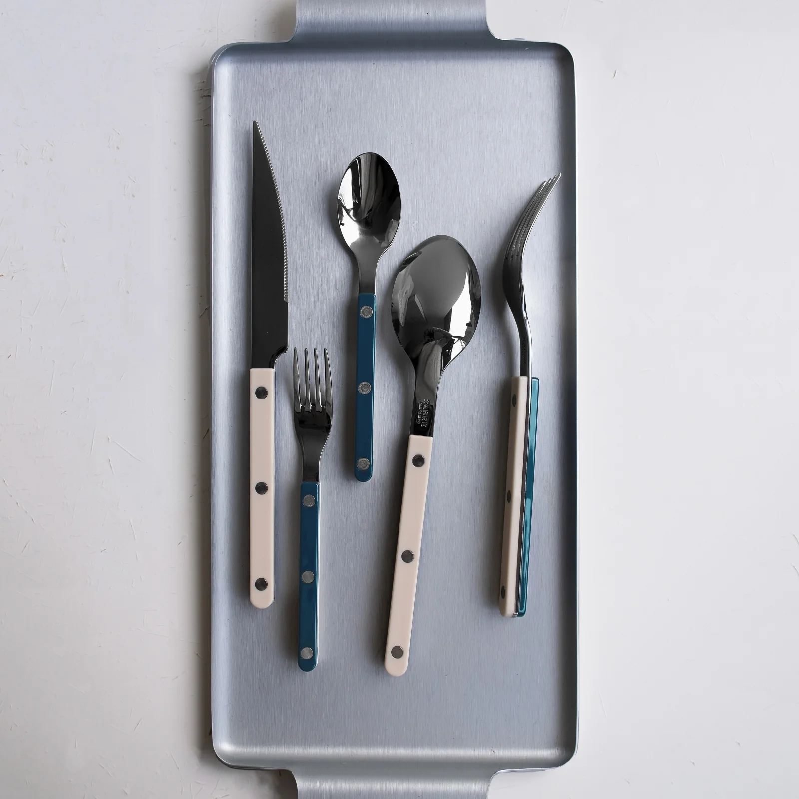 Bistrot Sabre Paris x Motel A Miio, Aquamarine / Ivory - 5 pieces cutlery set - Image 5