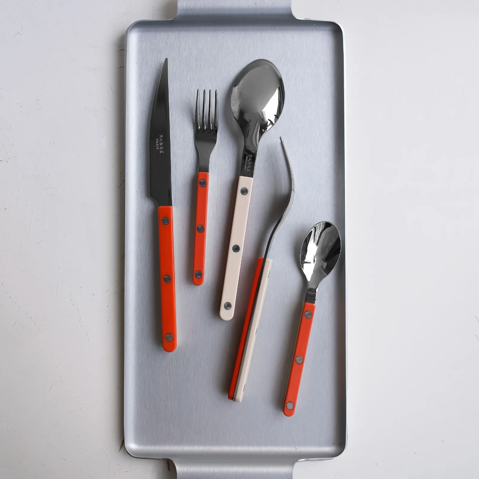 Bistrot Sabre Paris x Motel A Miio, Orange / Ivory - 5 pieces cutlery set - Image 5