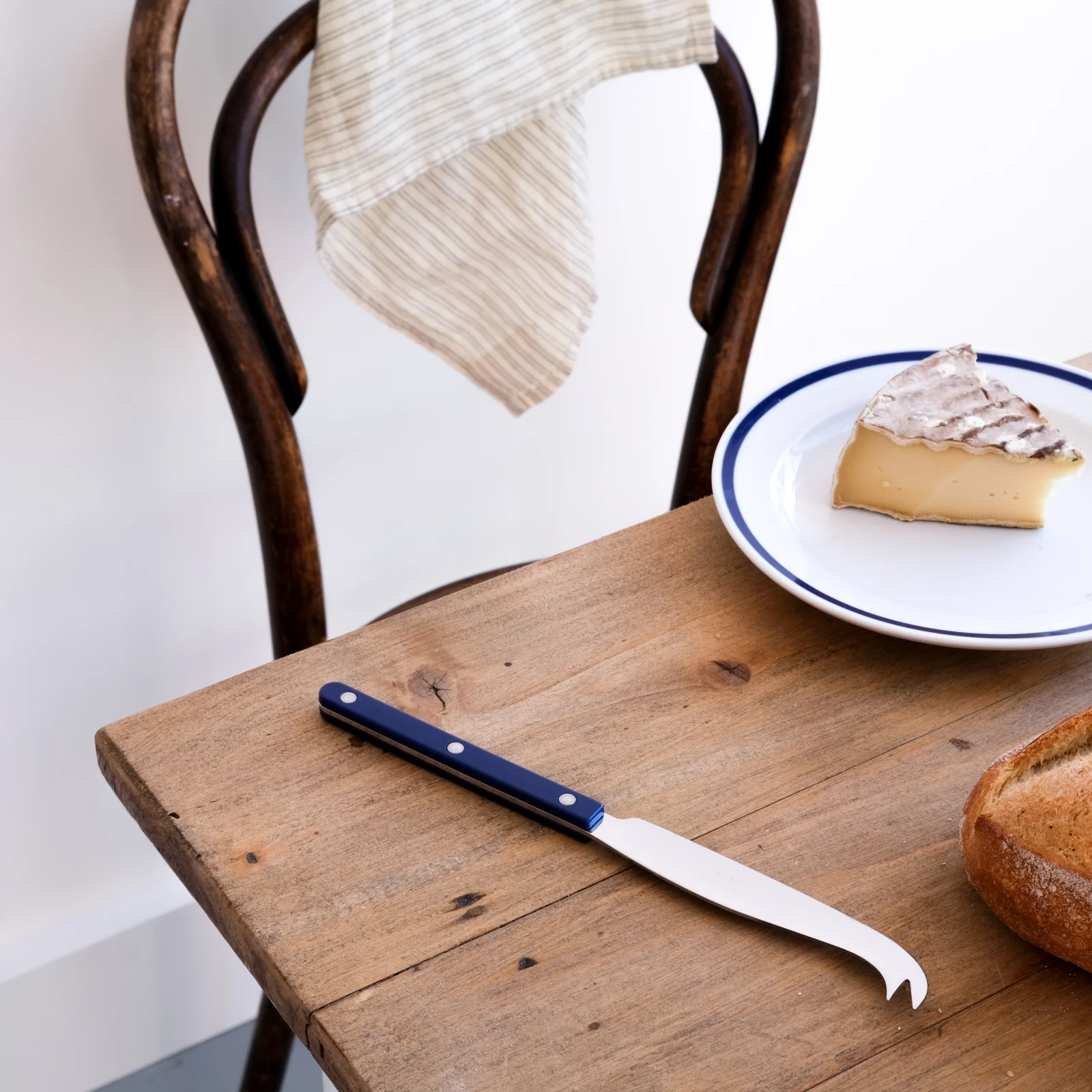 Bistrot Solid, Navy blue - Box of 2 cheese knives - Image 2